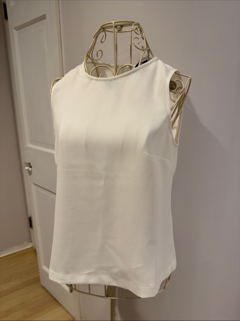 Banana Republic Ivory Sleeveless Crewneck Camisole